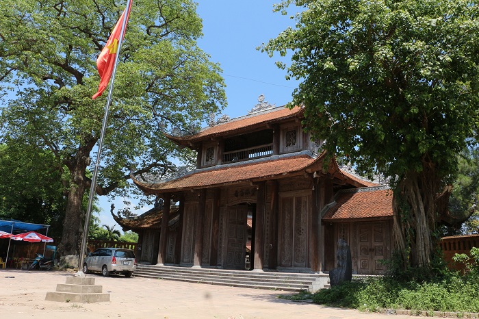 nom village close to hanoi nom pagoda entrance